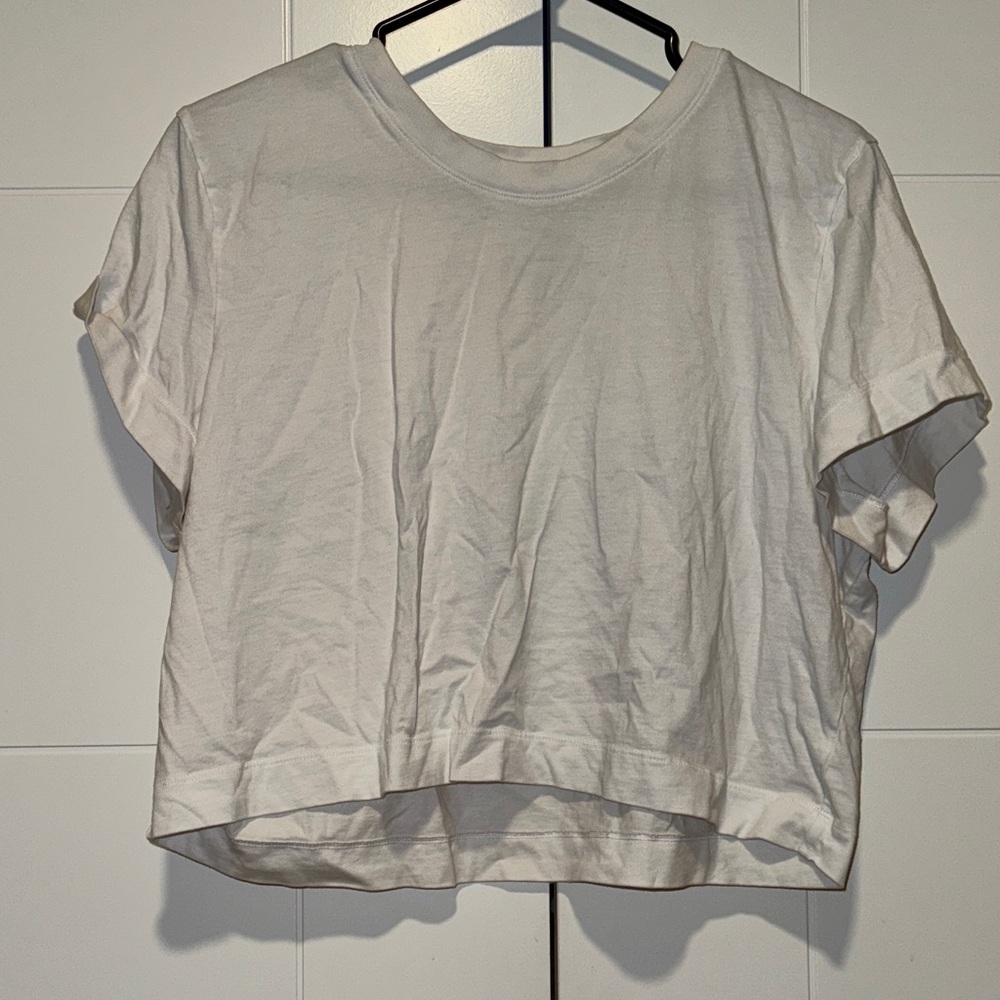 Aritzia- 
Wilfred Free
Weekend T-shirt (crop)